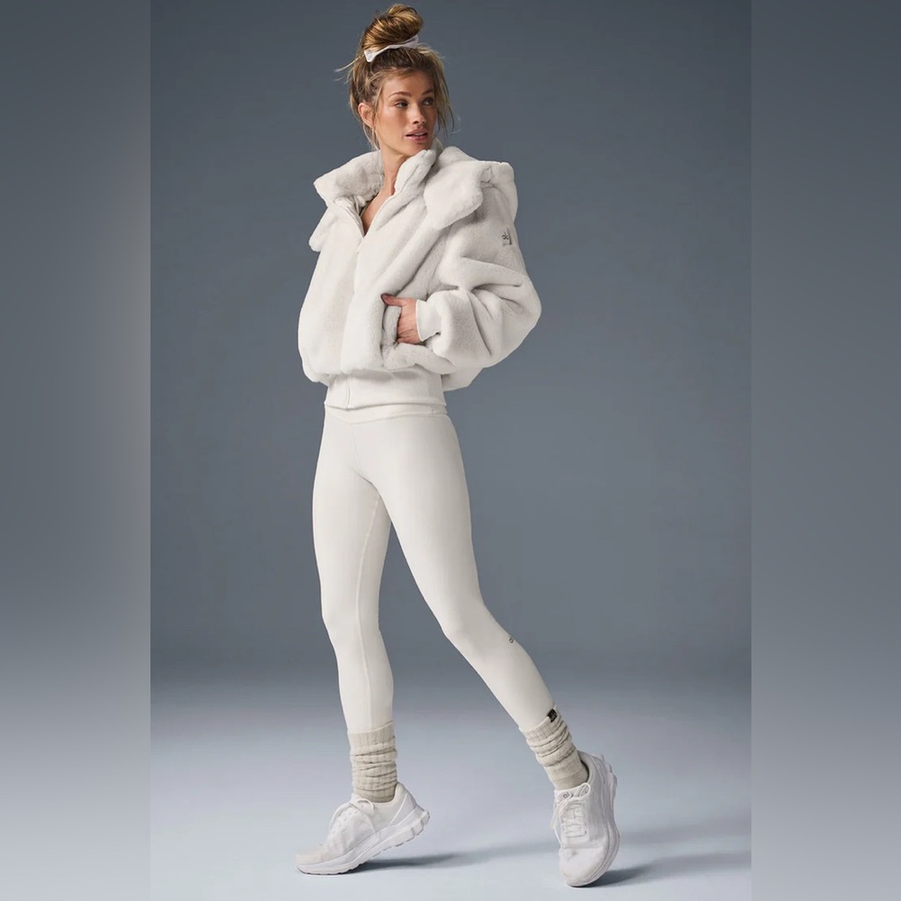 Alo Yoga Faux Fur Foxy Jacket | Ivory | Size M
